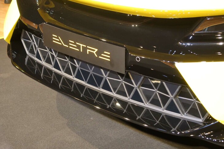 ロータス・エレトレR（フロントのアクティブエアロ）