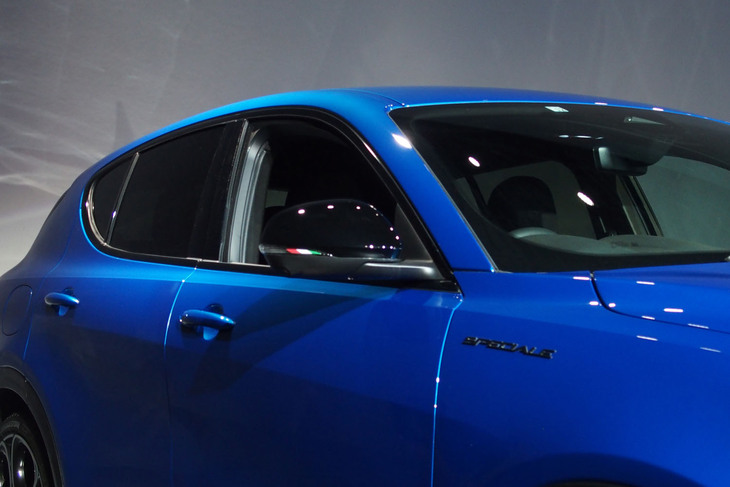 アルファ・ロメオ・トナーレ（サイドウィンドウ）