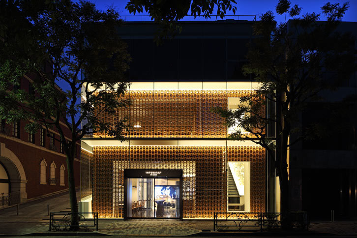 東京・青山の「INTERSECT BY LEXUS」。レクサスの情報発信拠点として、2013年8月末にオープンした。