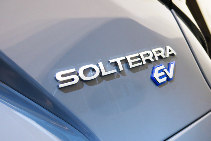 スバル・ソルテラ（「SOLTERRA」ロゴ＆「EV」ロゴ）