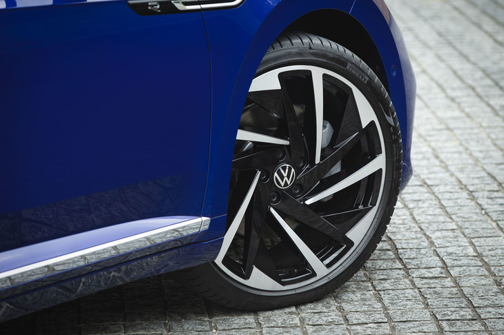 フォルクスワーゲン・アルテオン（タイヤ＆ホイール）