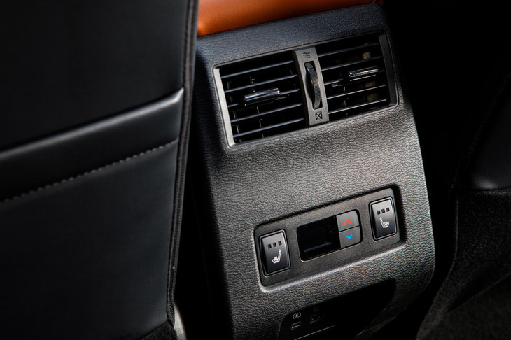 三菱アウトランダー（2列目シート用エアコンパネル）