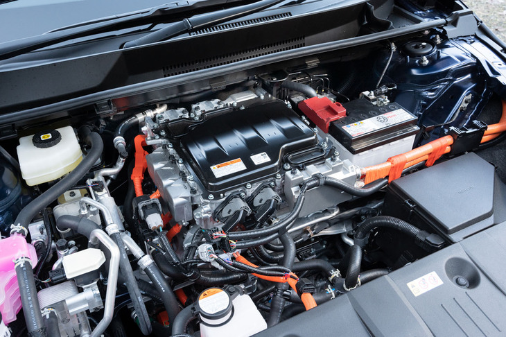 パワートレインは前後に2基のモーターを搭載した2モーター4WD。前後モーターともに最高出力は109PS、最大トルクは169N・mを発生する。