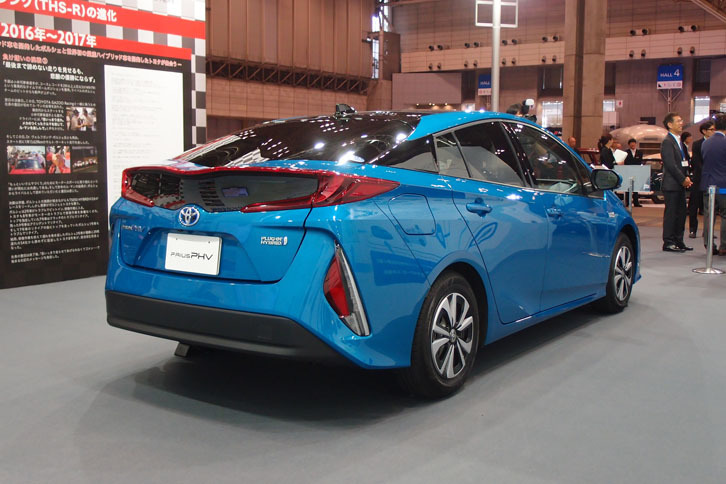 トヨタ・プリウスPHV