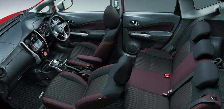 ブラック／ブラウンコンビシート