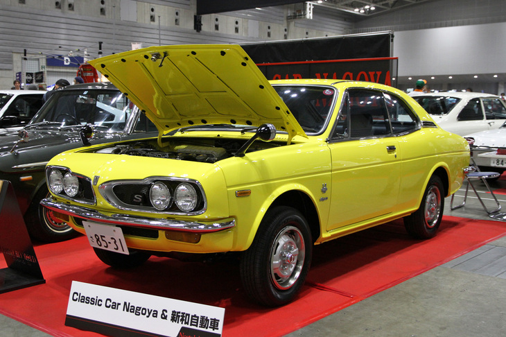 1970年「ホンダ1300クーペ9S」。熱烈な空冷エンジン信奉者だった本田宗一郎肝いりの、DDAC（二重空冷）と呼ばれる特殊なエンジンを積んだ、ホンダ四輪車史上最大の問題作。4キャブレター仕様の総アルミ製1.3リッター直4空冷SOHCエンジンは、当時の水準を大きく上回る110PSを発生した。