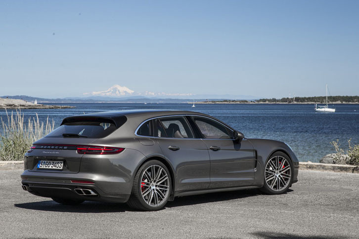 「ポルシェ・パナメーラ」の新たなボディーバリエーションとして誕生した「パナメーラ スポーツツーリスモ」。2017年3月のジュネーブモーターショーでデビューした。