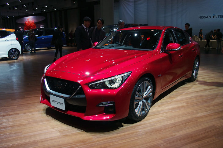同一車線内“ハンズオフ”走行を実現する運転支援システム「プロパイロット2.0」が搭載された「日産スカイラインGT」（ハイブリッド）。