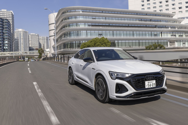 駆動用リチウムイオンバッテリーの容量は「55」が95kWhから114kWhに、「50」が71kWhから95kWhにそれぞれアップしている。