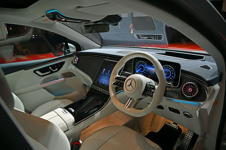 メルセデス・ベンツEQE350 4MATIC SUV（インストゥルメントパネル）
