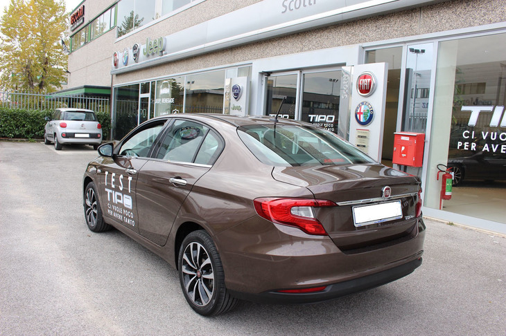 2代目「フィアット・ティーポ セダン」のリアスタイル。