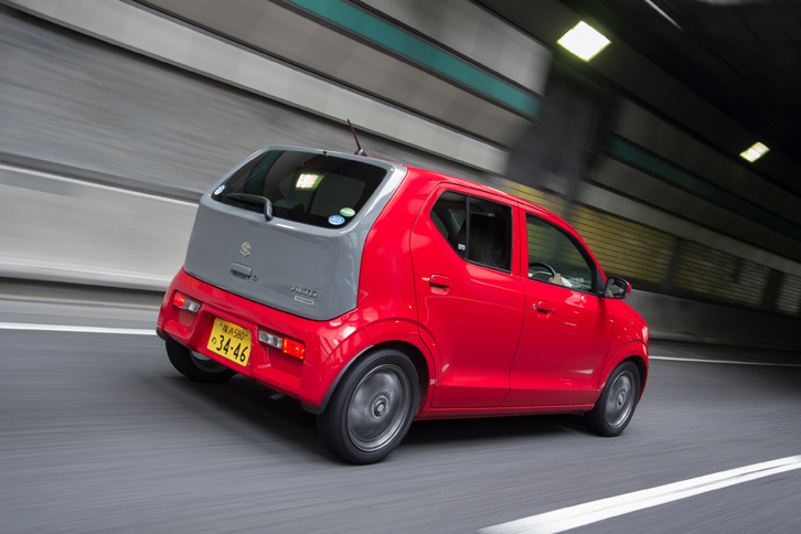 両モデルの価格帯は、「アルト」が乗用モデルのみで84万7800円から122万9040円、「ミラ イース」が84万2400円から133万9200円となっている。