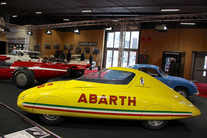 特別展「アバルト物語」はスイス人コレクター、エンゲルベルト・メールのコレクションによるもの。写真の1958年「フィアット・アバルト500レコルド ピニンファリーナ」は、10日間で2万8000kmを走破しながら23の国際記録を樹立した。
