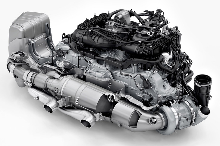 核となる水平対向6気筒エンジンは3リッターだった排気量を3.6リッターへと20％増加させ、電動ターボチャージャーを組み合わせる。3.6リッターターボエンジン単体で最高出力485PS、最大トルク570N・mを発生。