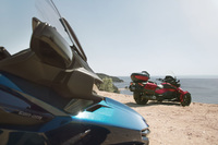 「カンナム・スパイダーRT」がフルモデルチェンジ　高いツアラー性能が自慢の三輪モーターサイクルの画像