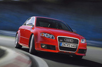 サーキットで新型アウディ「RS」「S」シリーズに乗れる！