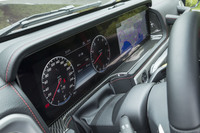 12.3インチのワイド液晶を2つ並べたインストゥルメントパネル。ほかのメルセデス車にも見られる最新装備のひとつだ。