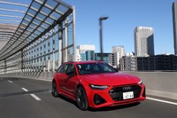 最高出力600PSの4リッターV8ツインターボユニットを搭載したアウディのハイパフォーマンスモデル「RS 6アバント」も登場。（photo：北畠主税）