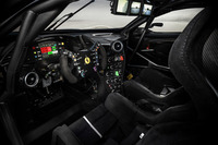 キャビンは基本的に「488GT3 Evo 2020」を引き継いだレーシングマシンそのもののデザイン。