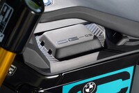BMWにとって第3の電動バイクとなる「CE 02」。シティーユースを想定したコンパクトなモデルで、「eパルクーラー」というコンセプトを掲げている。