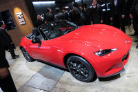 期間限定色「クラシカルレッド」で塗装された「マツダ・ロードスター」。