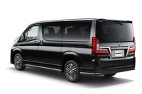 全長は5300mm。最小回転半径は5.6mと公表される。