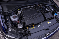 1750rpmの低回転から最大トルクの340N・mを発生させる2リッター直4ディーゼルターボエンジンを搭載。最高出力は150PSで、7段DCTを組み合わせている。