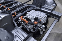 車体後方に配置された後輪駆動用のモーター。最高出力154PS、最大トルク315N・mを発生する。