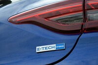 ルノーがF1で培った技術を投入したという「E-TECHフルハイブリッド」は「ルーテシア」をはじめ「キャプチャー」と「アルカナ」にも搭載されている。