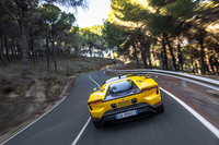 「フェラーリ849テスタロッサ」の0-100km/h加速タイムは2.3秒以下。最高速度は330km/h以上とうたわれる。