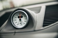 「スポーツクロノパッケージ」に含まれるストップウオッチ。ホワイトの文字盤は5万8056円のオプション。