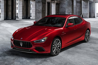 マセラティが「ギブリ」と「クアトロポルテ」に高性能モデル「トロフェオ」を設定