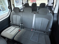 シートのデザインにも未来感はない。だが、良好な視界は大変ありがたい。