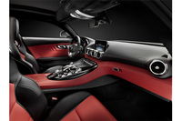 インテリアについては今年の4月、カムフラージュなしの写真が公開されていた。
    