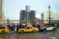 城砦のようなGM本社を横目に、デトロイトの街を通過。アメリカ自動車産業が立ち直る日は、はたして来るのか？