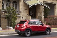 4WDの「クロスプラス」のボディーサイズは、全長×全幅×全高＝4270×1795×1625mm。FFモデルより全長が20mm長く、全高が15mm高い。