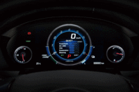 「インテグレーテッドダイナミクスシステム」では、走行モードに応じてメーター内の表示が切り替わる。（写真をクリックすると、走行モードごとの表示が見られます）