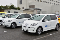2014年10月に発表された電気自動車の「e-up!」。「e-ゴルフ」も2015年の年央をめどに導入される予定だ。
    