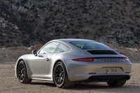 今回、合計4種の「911カレラGTS」モデルが登場したが、いずれもワイドなリアフェンダーを持つ「911カレラ4」（全幅1852mm）のボディーが採用されている。写真は「911カレラGTS」。