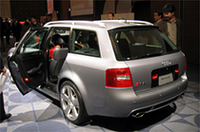 
	【写真上】アウディ「RS6」
	【写真下】同「RS6アバント」
	 