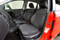 ファブリックの「スタンダードシート」には高さ調整機能が付く。