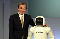 
	本田技研工業の福井威夫社長は「10年後には、人の生活空間で活躍できる家庭用ロボットとして使えるぐらいにしたい」と理想を語った。
	 