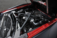 「ランボルギーニ・アヴェンタドールLP750-4 スーパーヴェローチェ」のエンジンルーム。その名の通り、750psの6.5リッターV12エンジンを搭載し、4輪を駆動する。（写真＝高橋信宏）