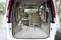 写真をクリックするとシートが跳ね上がったさまが見られます。