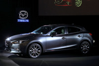 鉄の塊から削り出したかのような質感を表現したという特別塗装色「マシーングレープレミアムメタリック」。