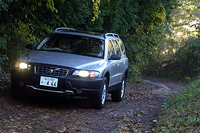 XC70 2.5T“Adventure”：全長×全幅×全高＝4735×1860×1560mm/ホイールベース＝2765mm/車重＝1710kg/駆動方式＝4WD/2.5リッター直5DOHC20バルブターボ・インタークーラー付き（209ps/5000rpm、32.6kgm/1500-4500rpm）/車両本体価格＝535.0万円（テスト車＝595.0万円）
	 