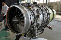 「ホンダジェット」に搭載されるターボファンエンジンの「HF120」。
    