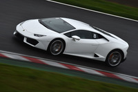 ドライビングモード切り替えのANIMAには、「ストラーダ」（通常時）、「スポルト」（スポーティー）、「コルサ」（サーキット）の3モードが用意される。