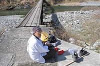 2009年徳島県鮎食川で休む。