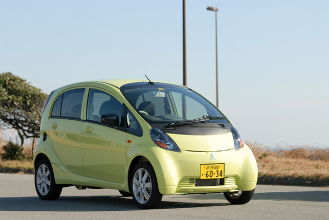 【スペック】
全長×全幅×全高＝3395×1475×1600mm／ホイールベース＝2550mm／車重＝950kg／駆動方式＝MR／0.66リッター直3DOHC12バルブ（52ps/7000rpm、5.8kgm/4000rpm）／価格＝126万（テスト車＝151万8300万円）
